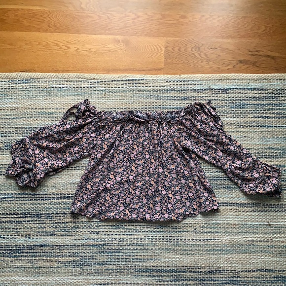 American Eagle Off the Shoulder Top - Picture 1 of 2